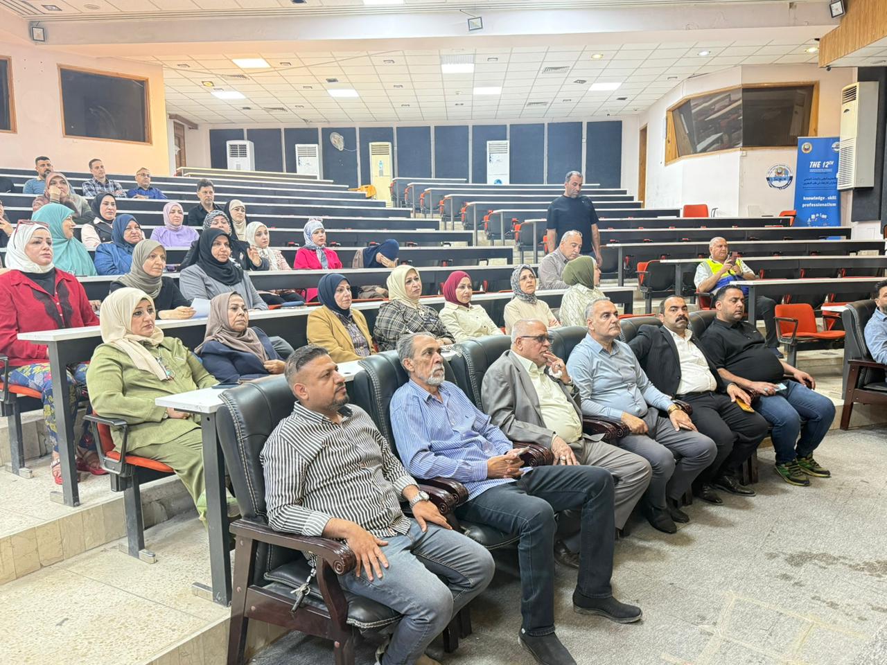 إقامة دورة في الدفاع المدني لتعزيز السلامة المهنية في كلية الطب بجامعة النهرين