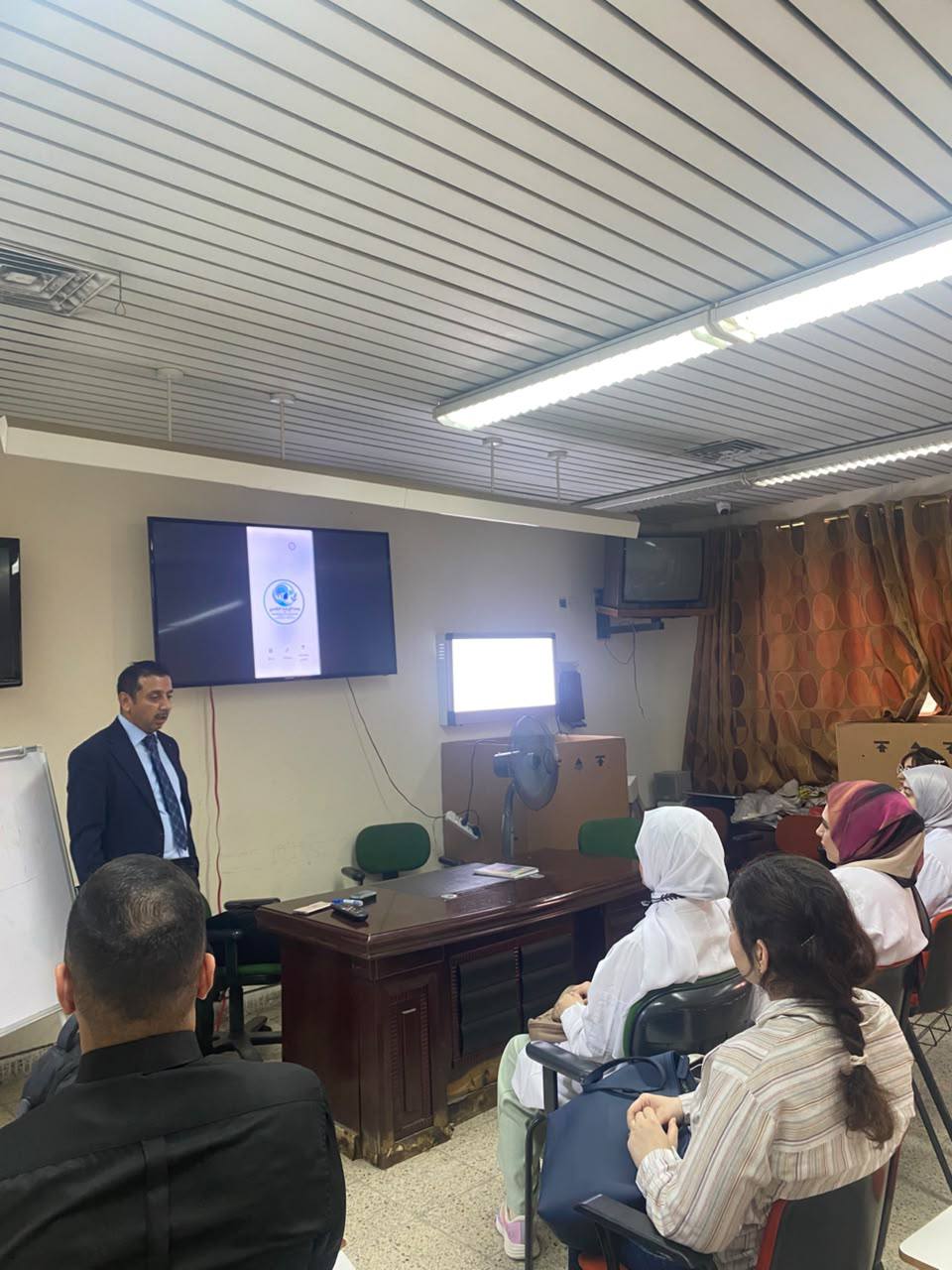 وحدة الإرشاد النفسي الجامعي في كلية الطب جامعة النهرين تنظم محاضرة إرشادية عن الاستخدام الواعي لمنصات التواصل الاجتماعي