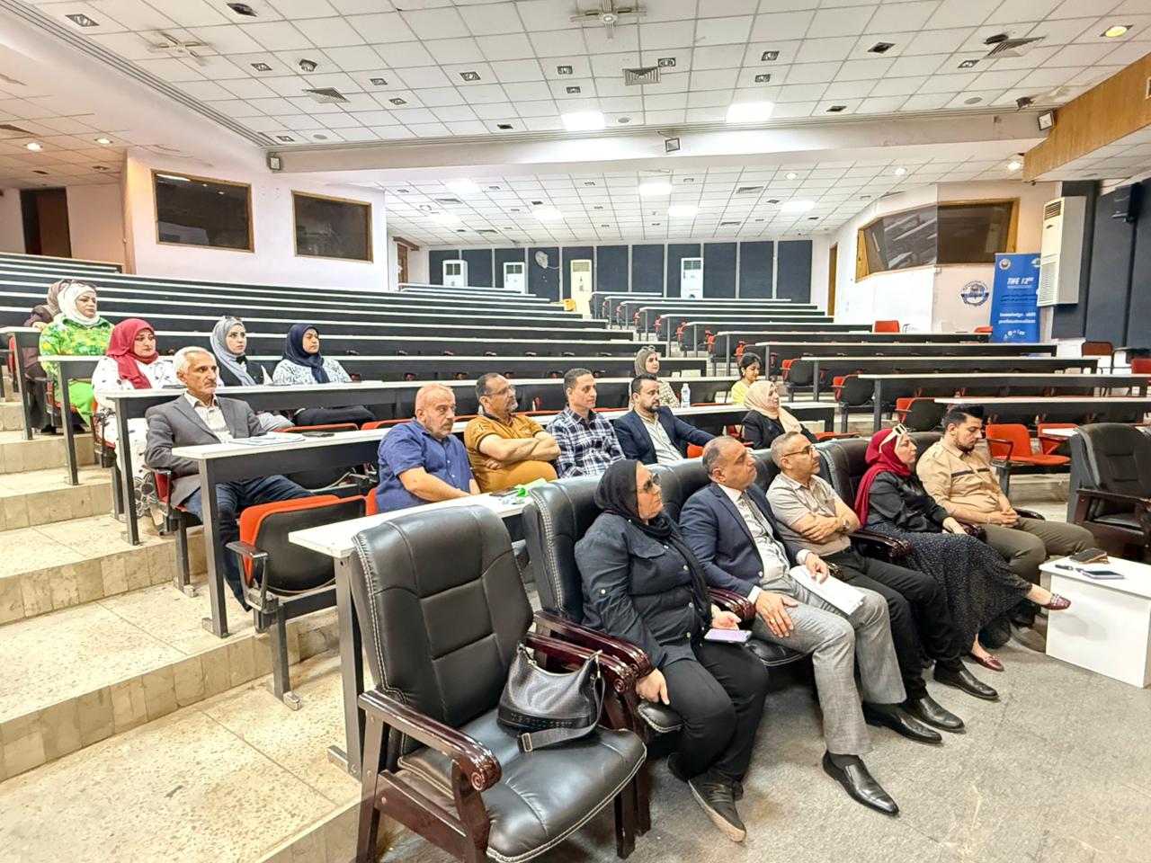 كلية الطب في جامعة النهرين تنظّم محاضرة توعوية حول استدامة الطاقة ومواجهة التغيرات المناخية