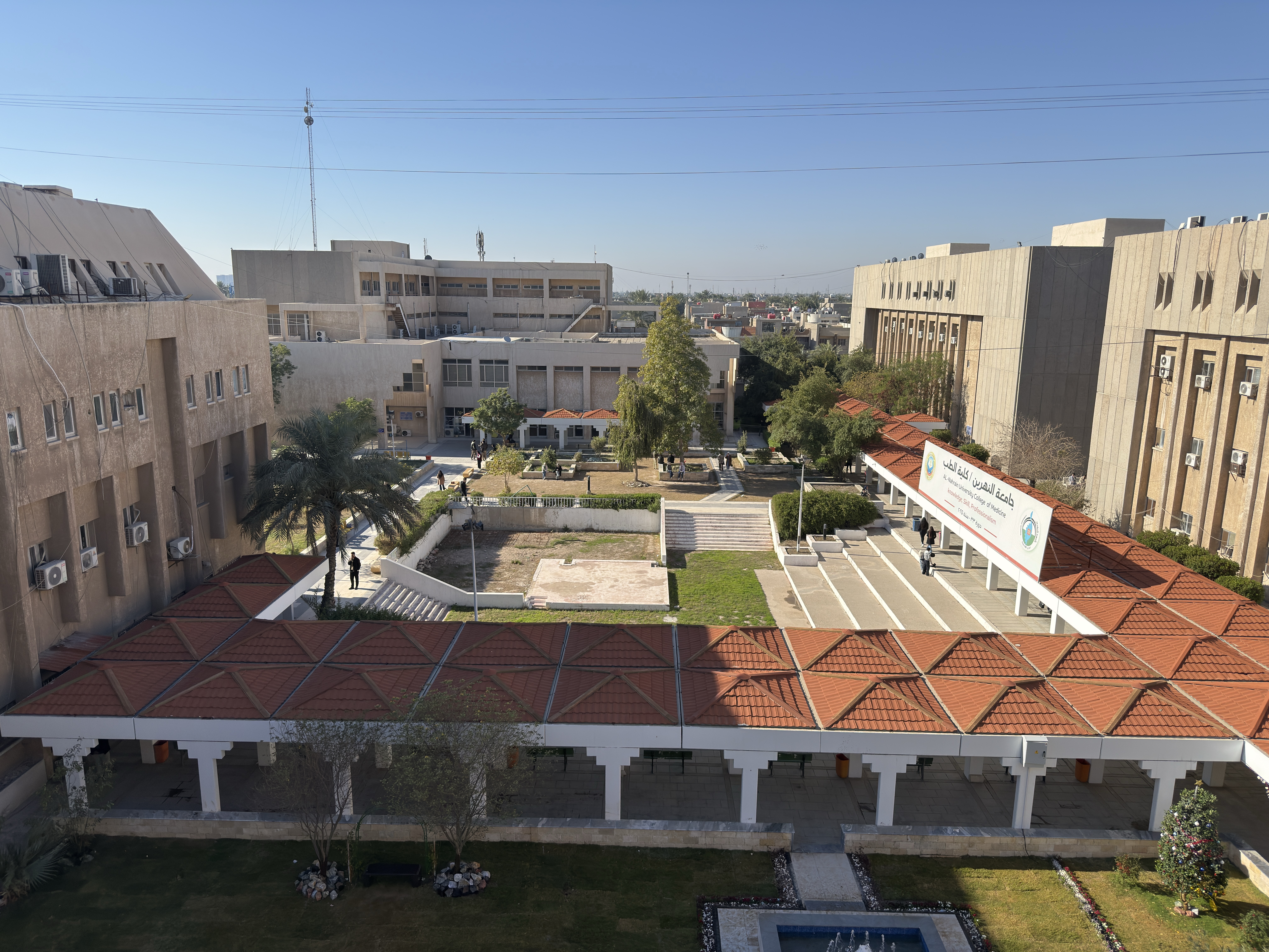 زيارة لجنة وزارية لمتابعة سير الامتحانات النهائية للدراسات الأولية في كلية الطب جامعة النهرين