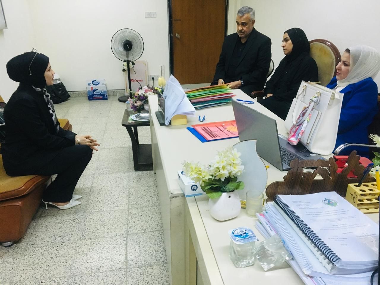 إجراء المقابلات العلمية للمتقدمين للدراسات العليا في فرع الكيمياء والكيمياء الحياتية