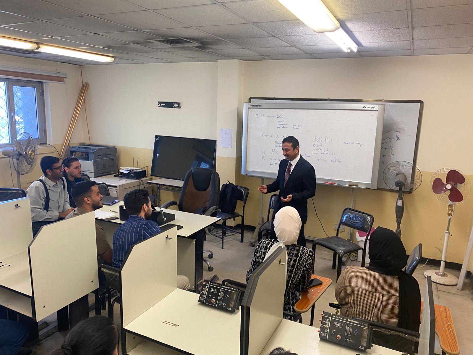 كلية الطب تنظم محاضرات ارشادية ضمن الاستراتيجية الوطنية للوقاية من الانتحار